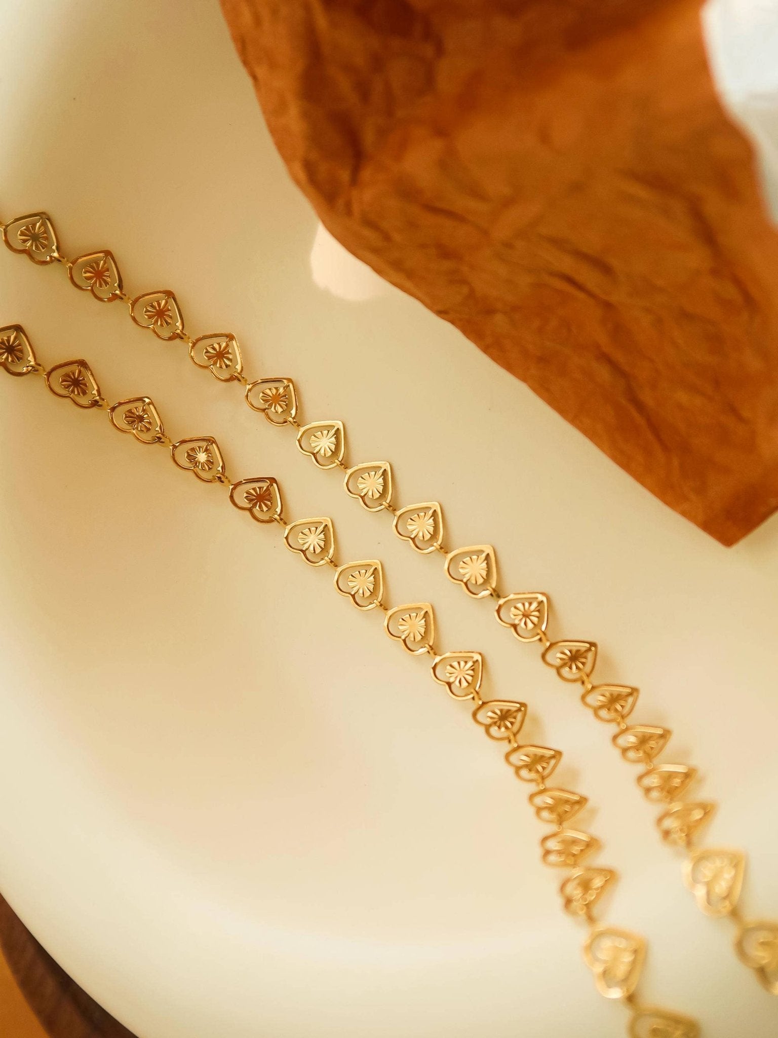 Agathe Dainty Heart Choker - Rose & Olivia Boutique