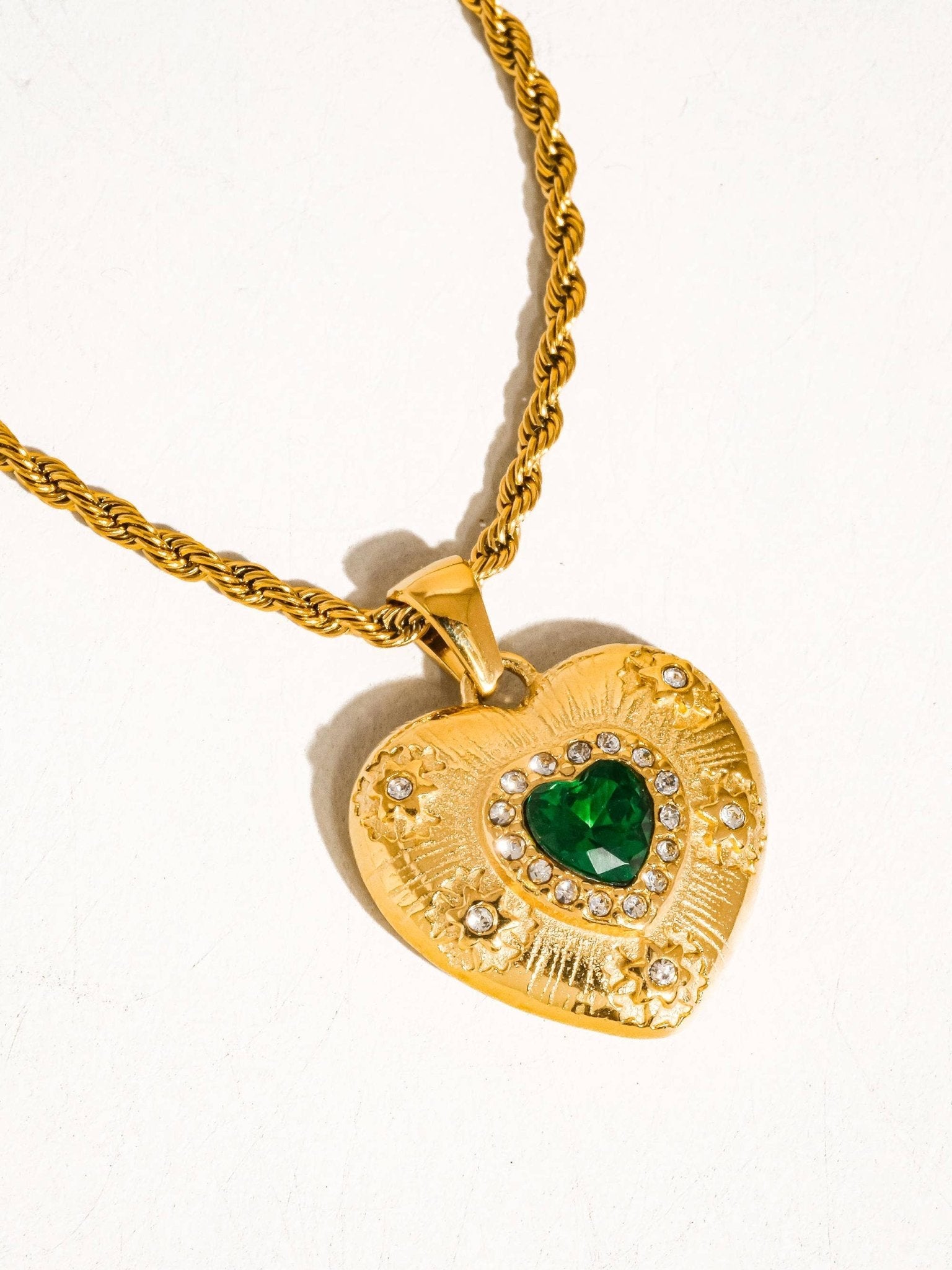 Akira Heart Necklace - Rose & Olivia Boutique