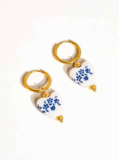 Yun 18K Gold Non-Tarnish Ceramic Floral Heart Earring