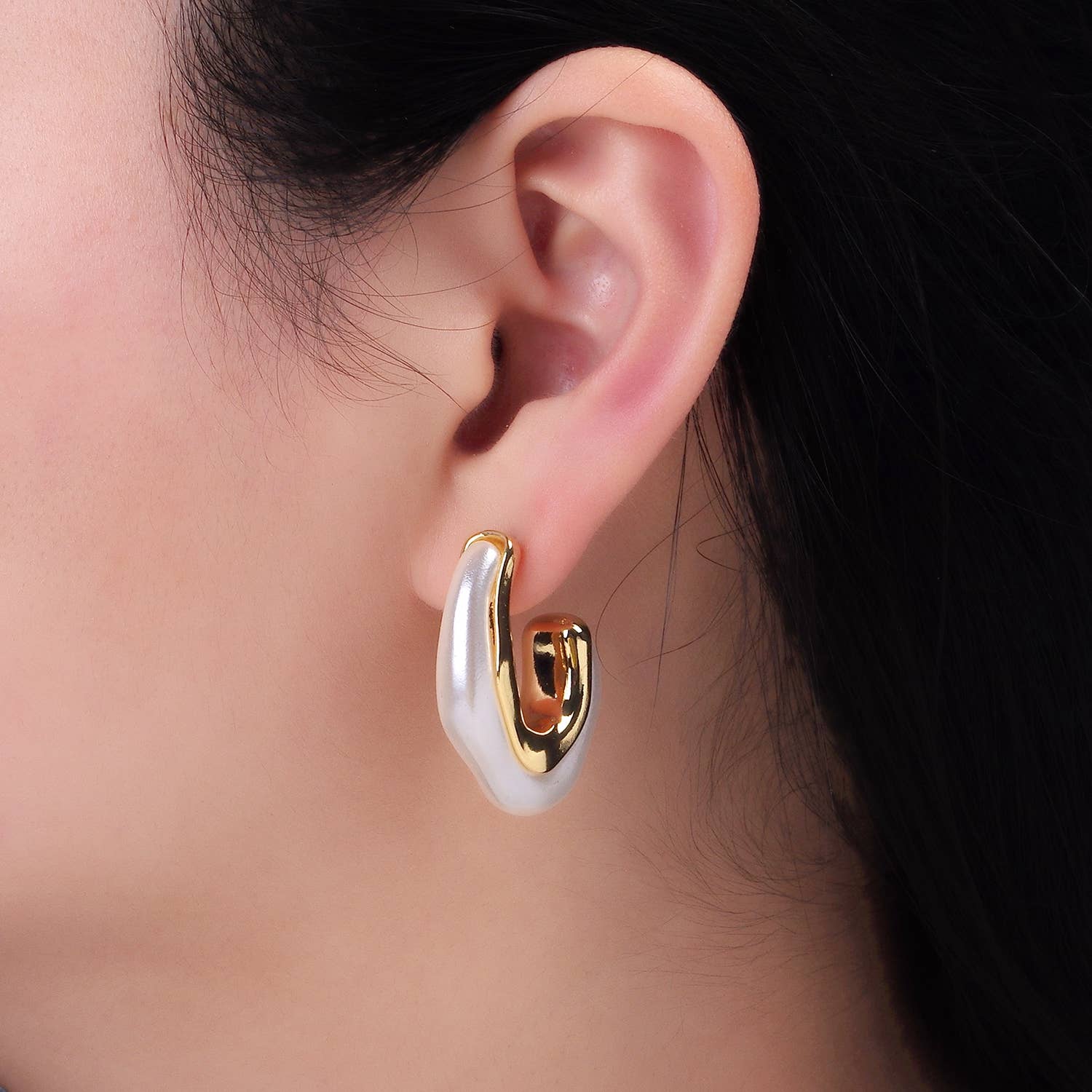 Isabella Shell Pearl Earrings - Rose & Olivia Boutique