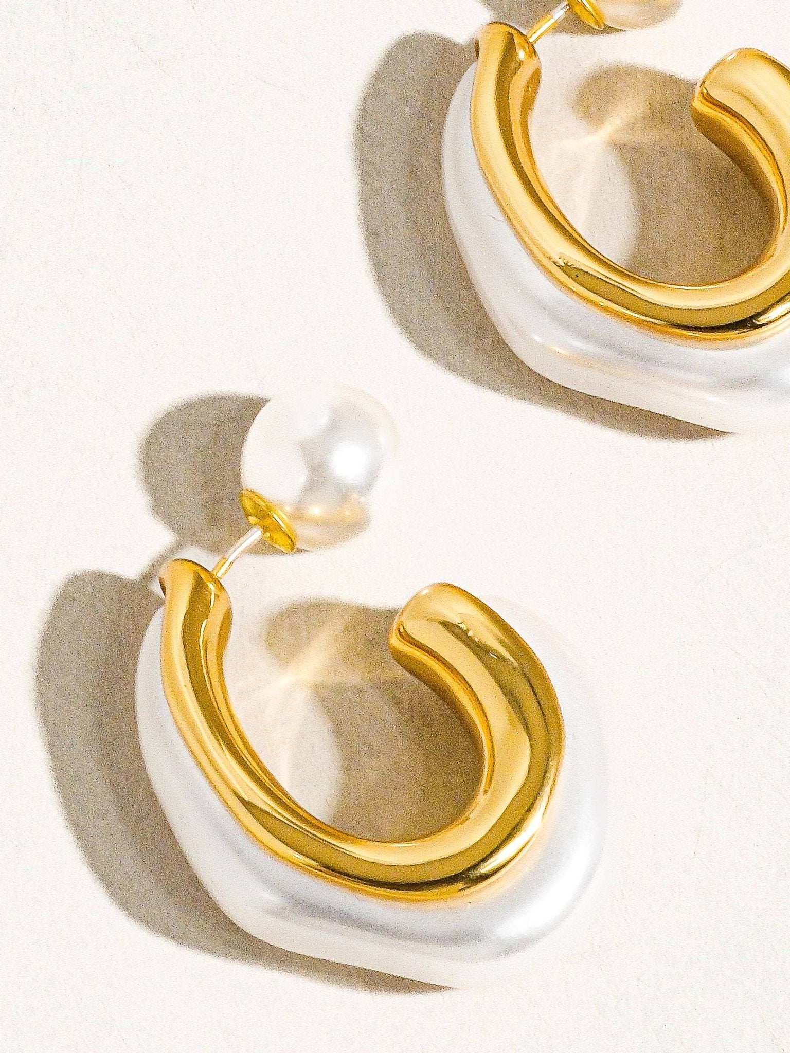Kinsley 18K Gold Classic Pearl C Hoop Earring - Rose & Olivia Boutique